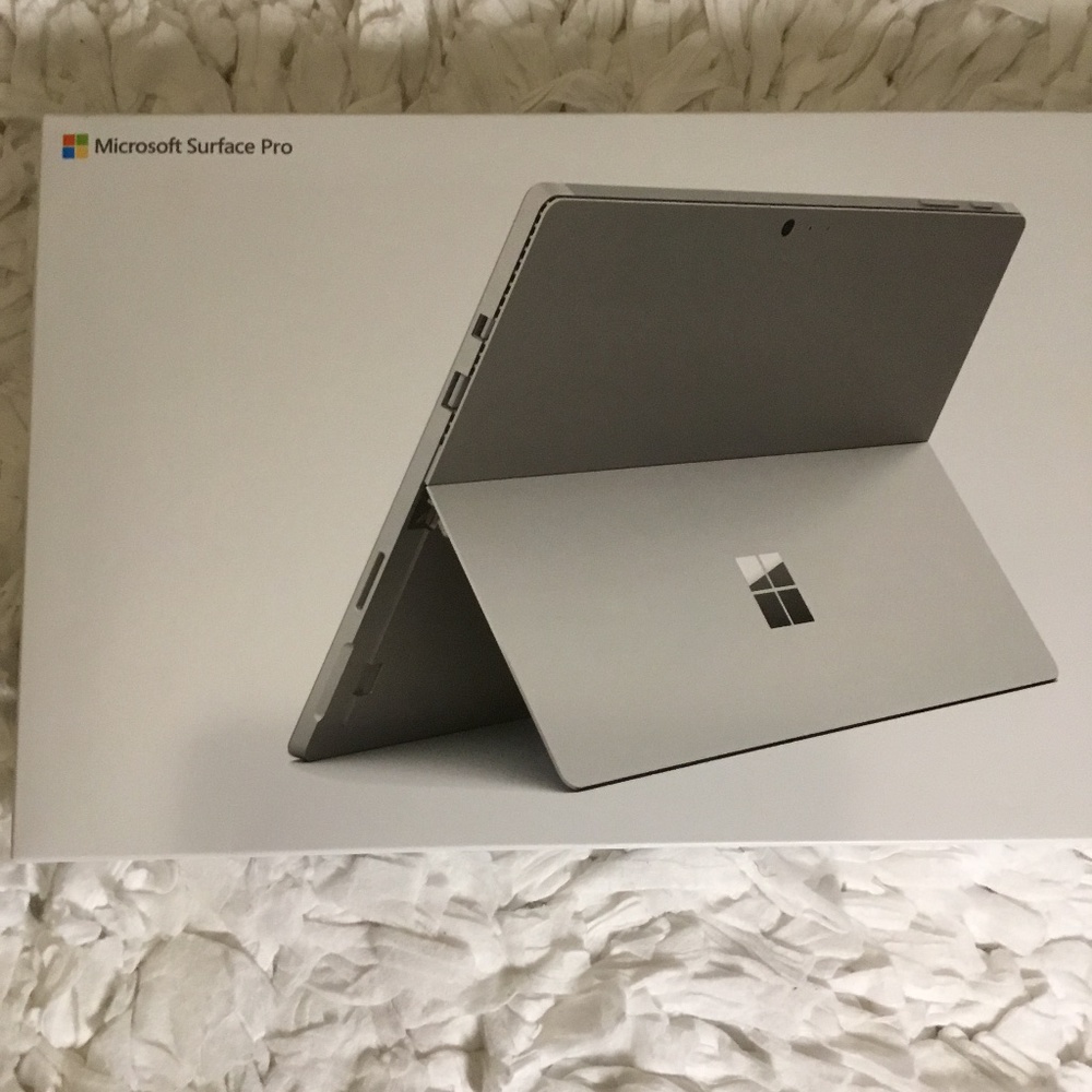 Microsoft  Surface Pro  4 12”. Windows 10 Pro Touchscreen